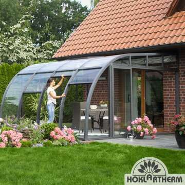 With its curved shape, the non-isolated conservatory Berlin adapts to any architectural style