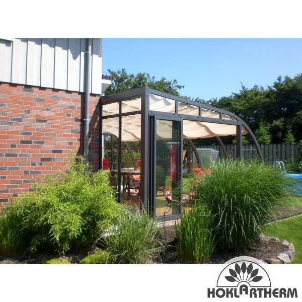 The shading system of the Solarveranda protects against heat and UV radiation