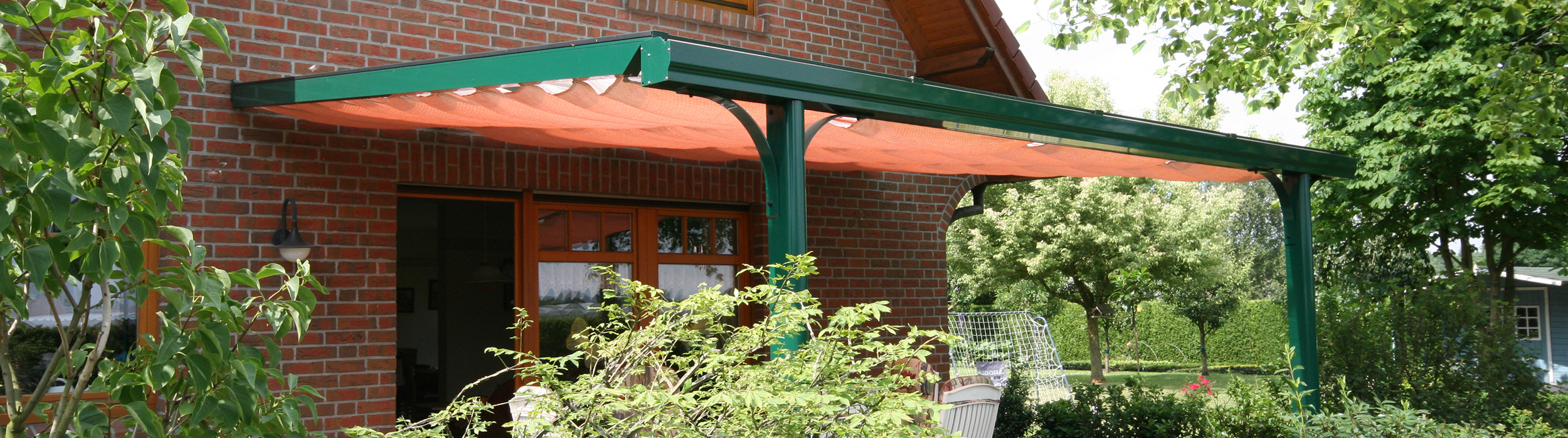 Patio roofing in fir green and with sunshade.
