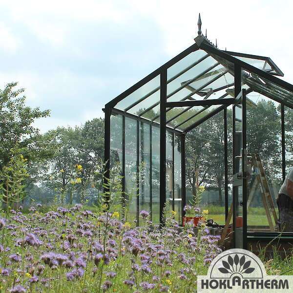 32 Fertig - Das neue Highlight des Gartens steht. Jetzt kann das neue Glasgewächshaus bio-top bepflanzt werden