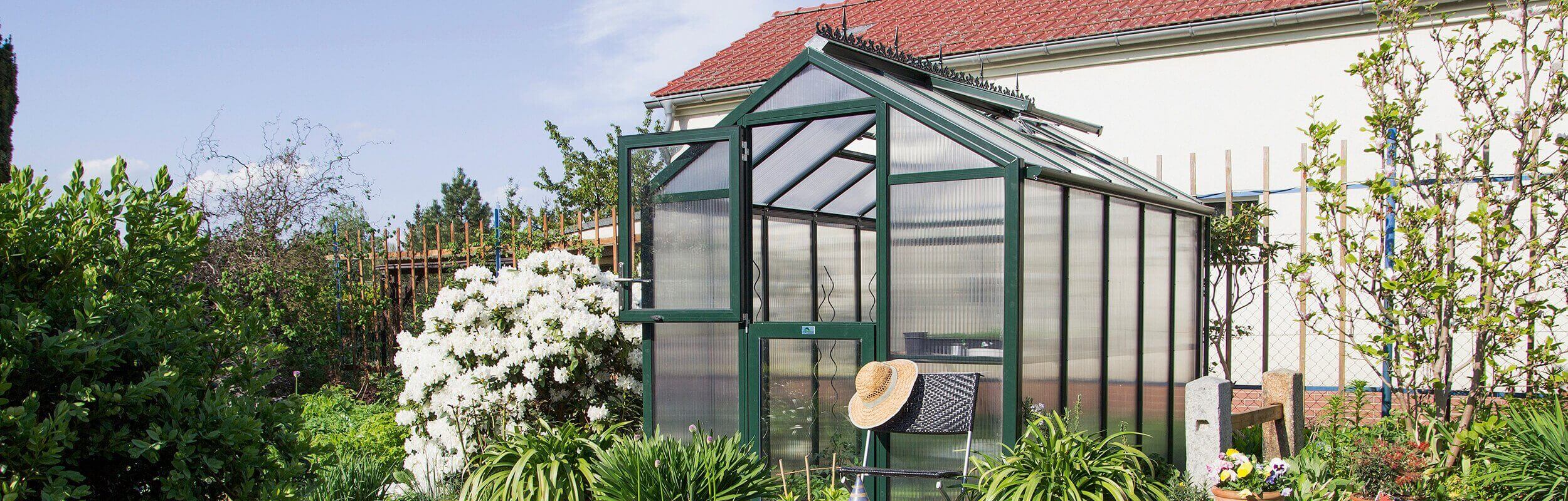 Bio-Top greenhouse with twin-wall sheets in the garden