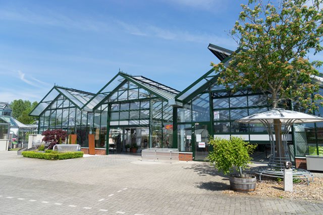 Large exhibition hall at the 'Orangerie' café.