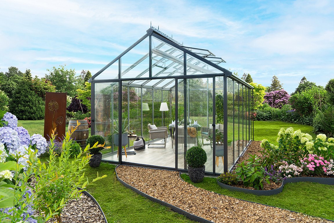 Glass-greenhouse Livingten in the garden