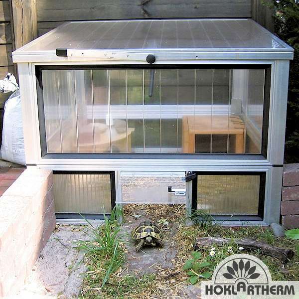 Flora cold frame with substructure construction for small animals