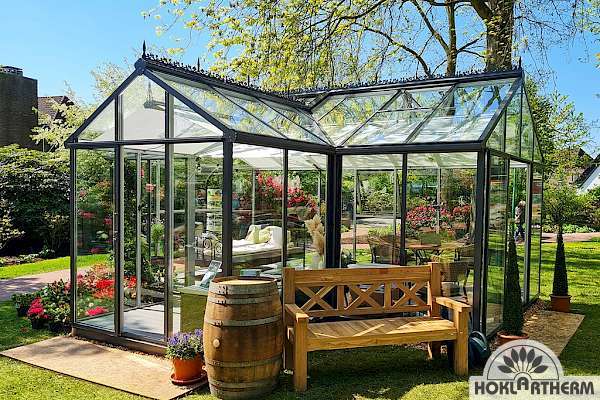 Conservatory greenhouse with bay window